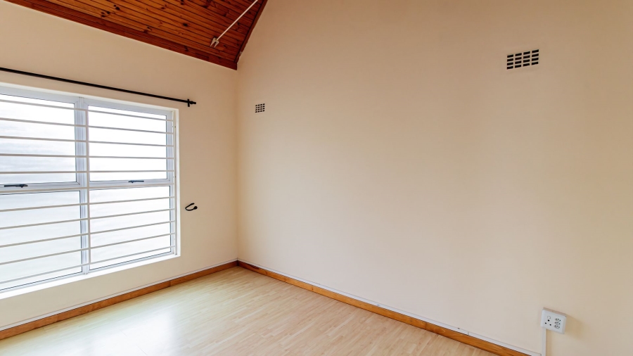 5 Bedroom Property for Sale in Myburgh Park Western Cape